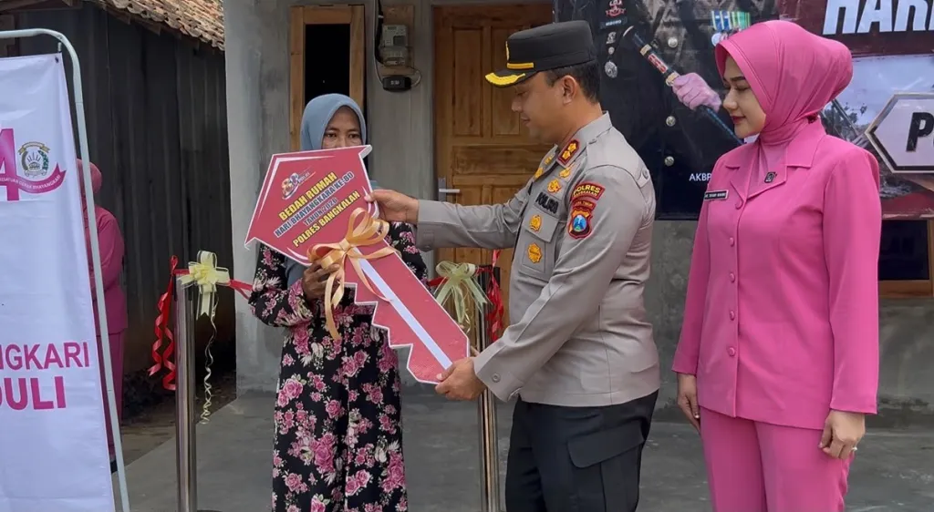 Hari Bhayangkara ke-80, Polres Bangkalan Bedah rumah Wujudkan mimpi Warga Memiliki Rumah yang Lebih Layak