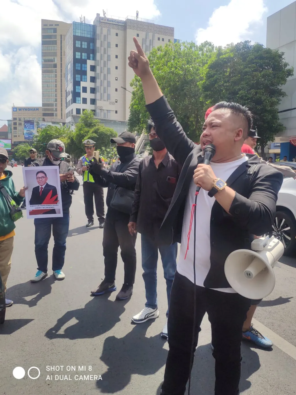 APMP Jatim Gelar Aksi di Bank Jatim, Soroti Dugaan Skandal Kredit Macet Rp 596 Miliar Temuan BPK ‎