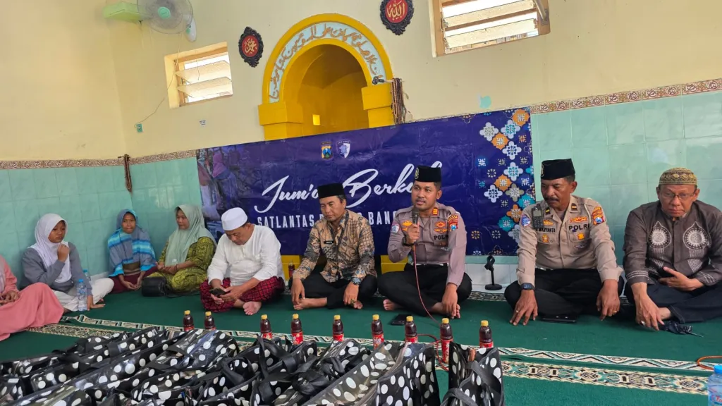 Satlantas Polres Bangkalan Gelar Jumat Berkah Bersama Warga, Perkuat Sinergi dan Budaya Tertib Berlalu Lintas