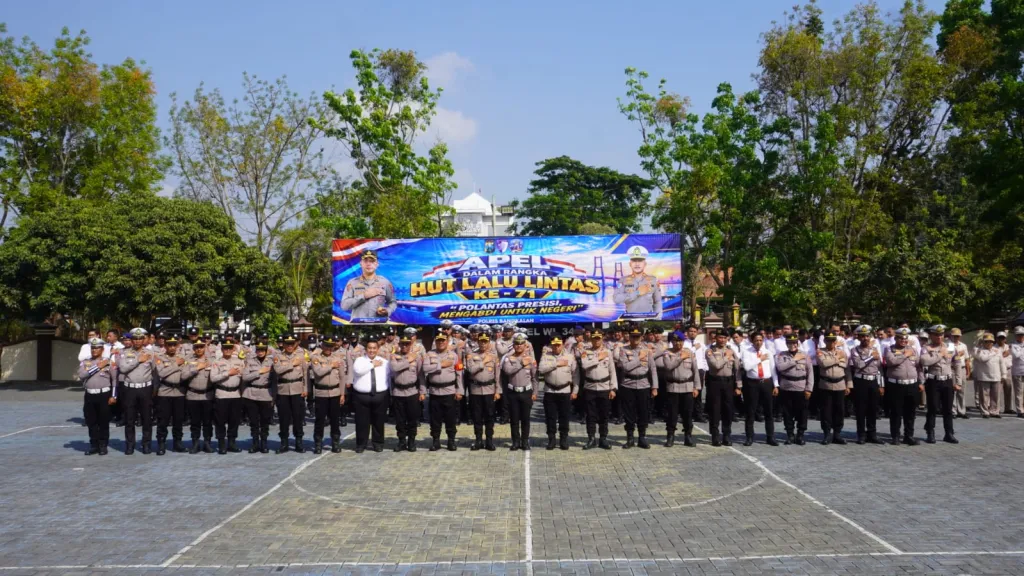 Satlantas Polres Bangkalan Gelar Apel Hari Lalu Lintas ke-71 untuk Mewujudkan Budaya Berlalu Lintas yang Aman dan T