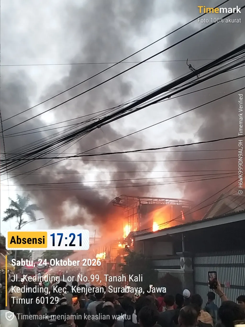 Kebakaran melanda toko percetakan di kawasan Kedinding Lor,