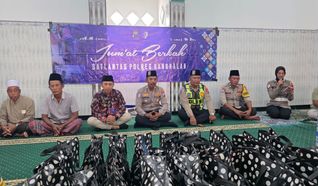  Jumat Berkah, Satlantas Polres Bangkalan Berbagi Bingkisan Sembako