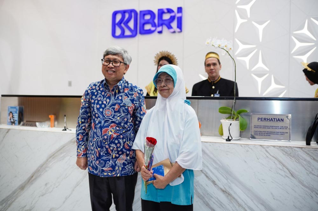 Tak Sekadar Seremoni, Manajemen BRI Region 12 Surabaya Turun Langsung Layani Nasabah